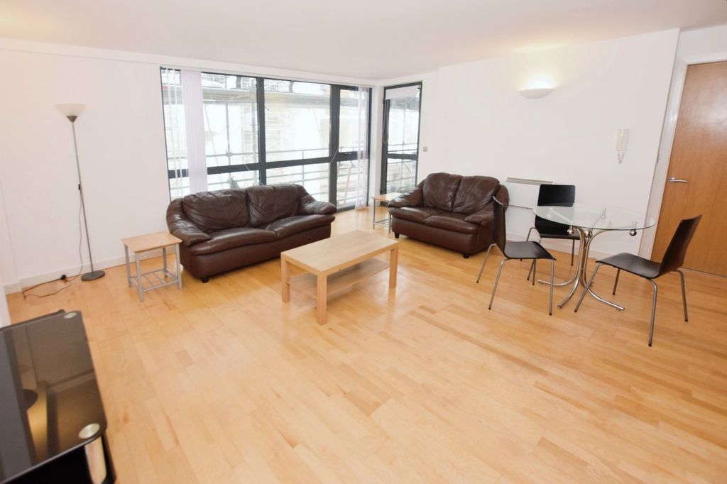Property photo 2 of 19 Picture No. 27