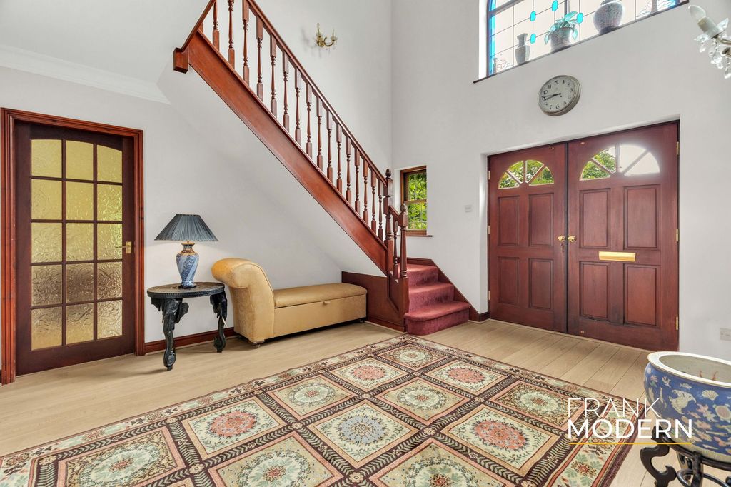 Property photo 3 of 51 Entrance Hall