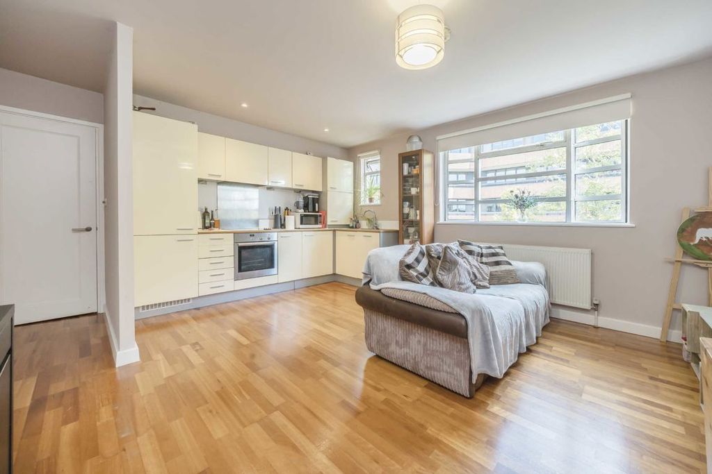 Property photo 2 of 6