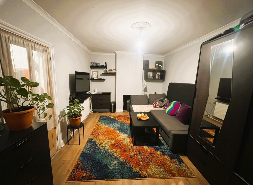 Property photo 3 of 17 5982B215-0B39-425B-939A-9B6Db6B29A4F (1)