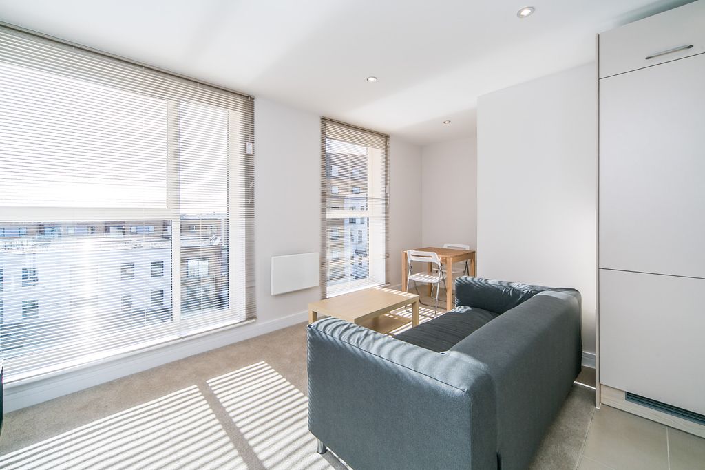 Property photo 3 of 7 110Bfd6F-4Bcf-4Eed-8