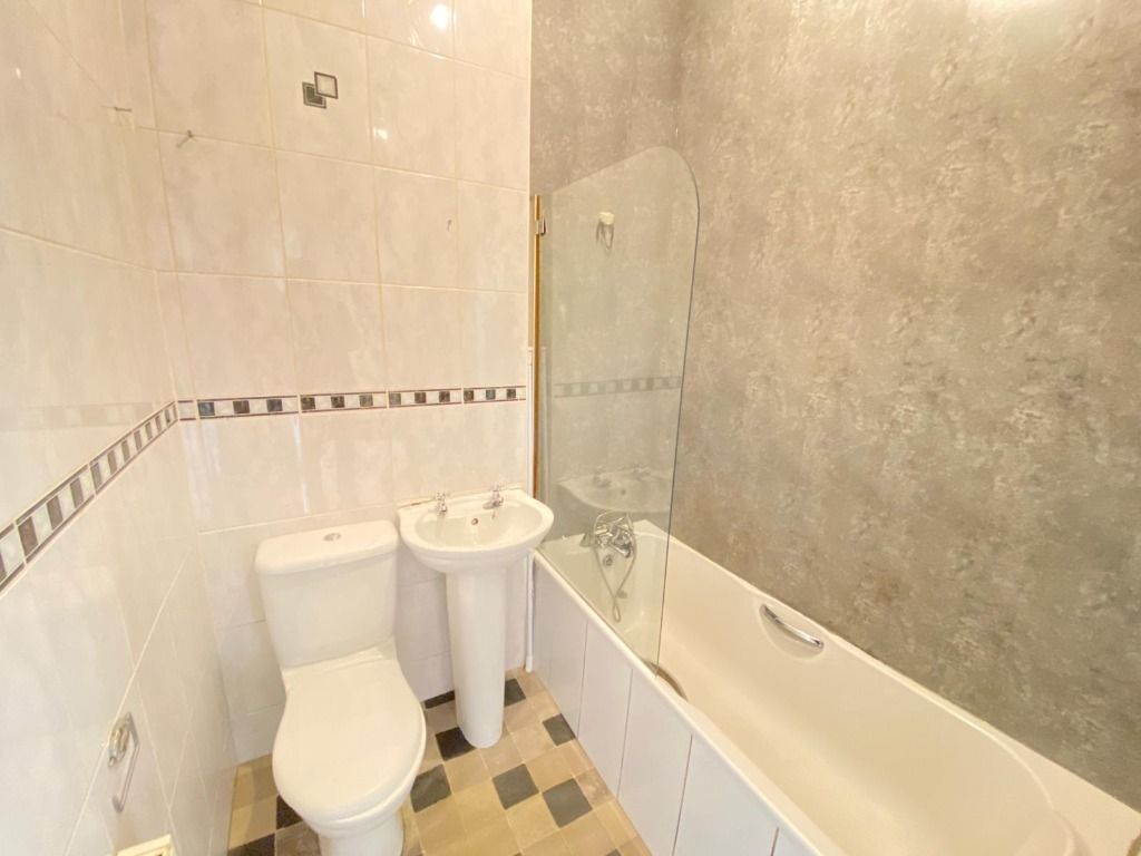 Additional image 6 of 2 bed flat to rentMaxwellton Street, Paisley, Renfrewshire PA1