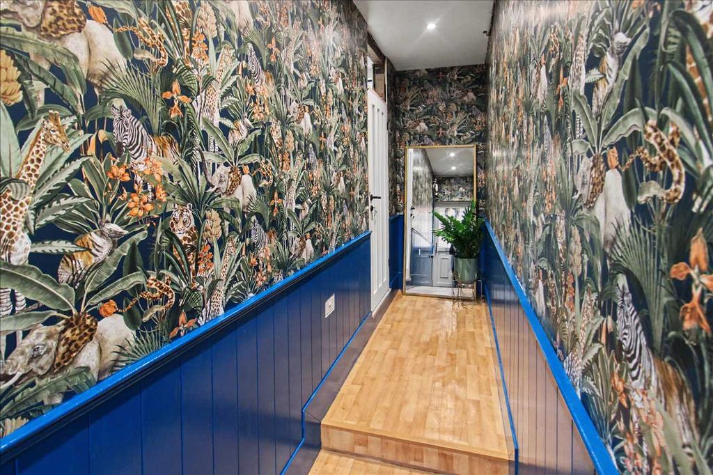 Property photo 3 of 15 Inner Lobby Area