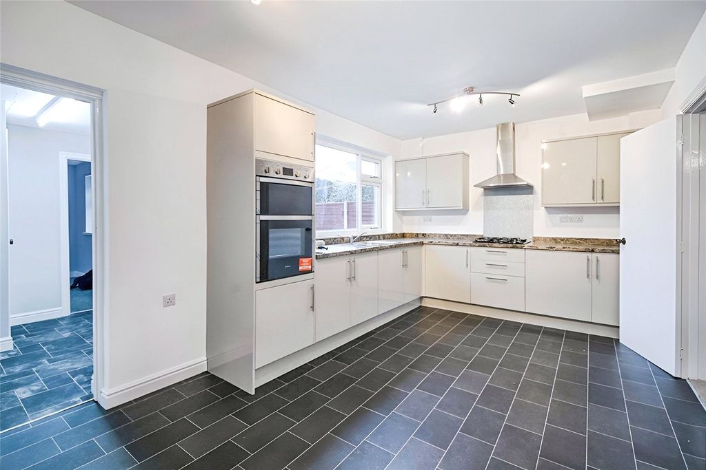 Property photo 2 of 10 Kitchen/Dining Room