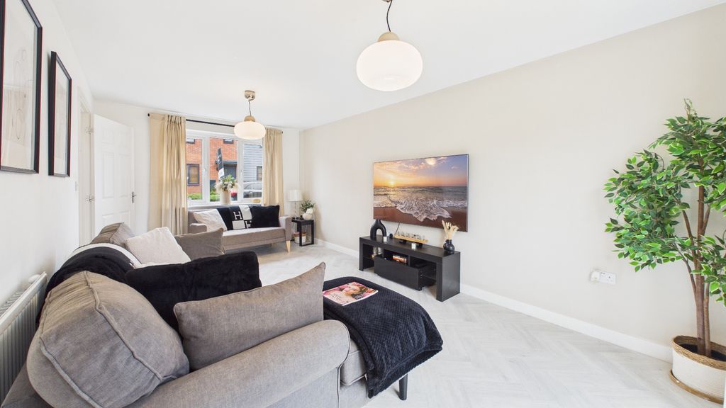 Property photo 2 of 30 4976043