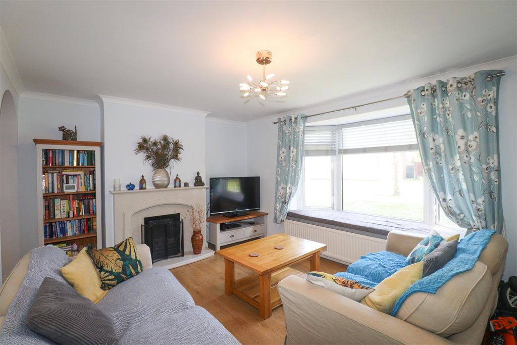 Property photo 3 of 16 Living Room