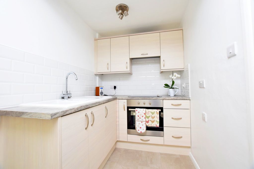 Property photo 3 of 6 2 Bedroom Bungalow To Rent In Elmer