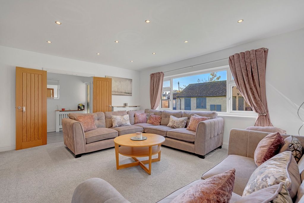 Property photo 2 of 30