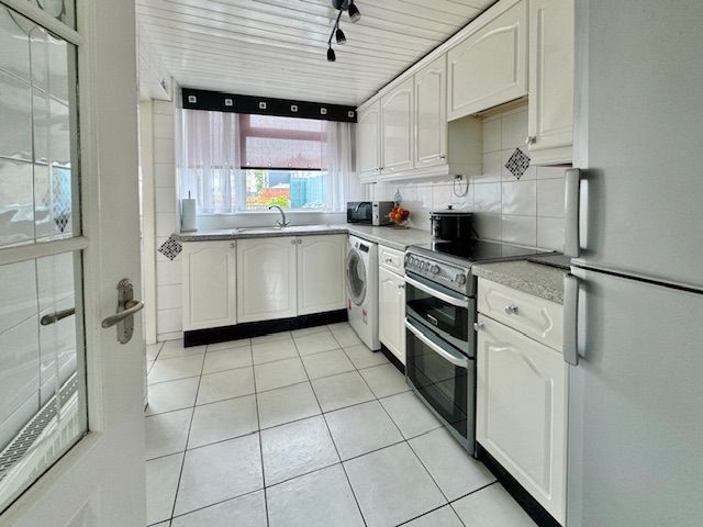 Property photo 3 of 31