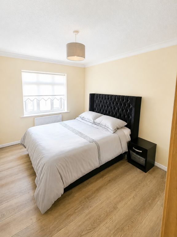 Property photo 3 of 10 Bedroom