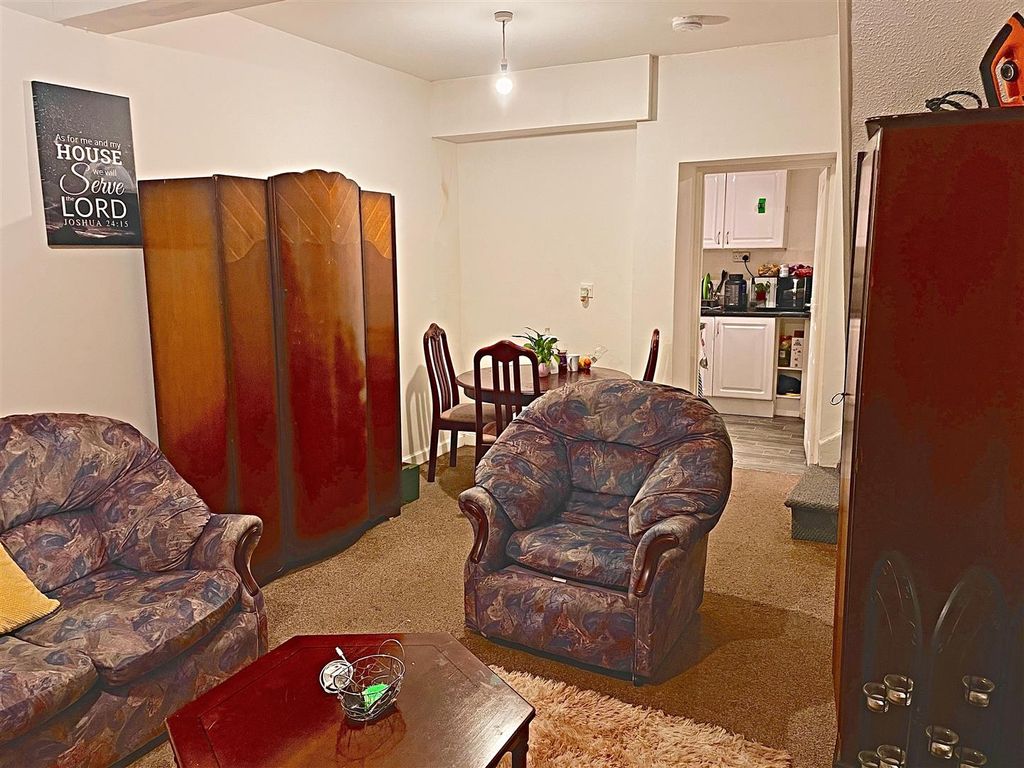 Property photo 3 of 10 Lounge/Diner