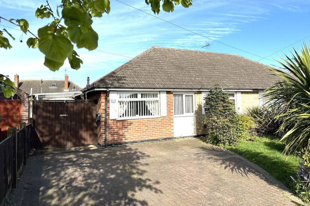 Property photo 1 of 12 Beautiful 2 Bedroom Bungalow For Sale