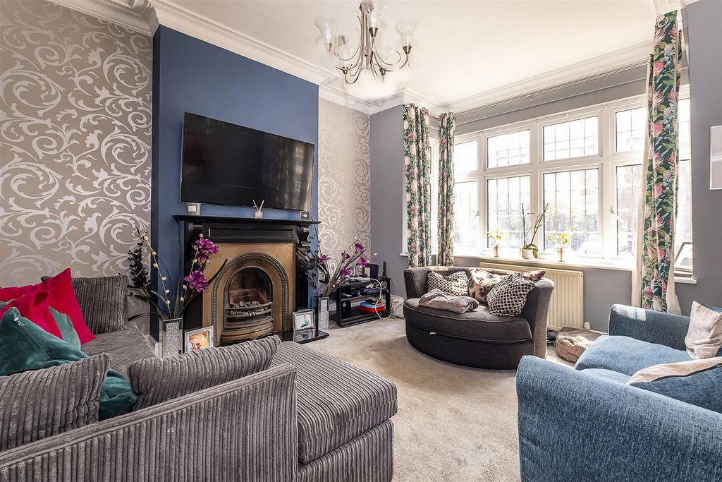 Property photo 3 of 21 6-Chomley-Road-0013.Jpg