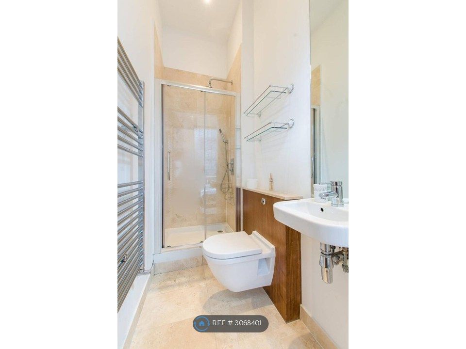 Property photo 2 of 10 Ensuite