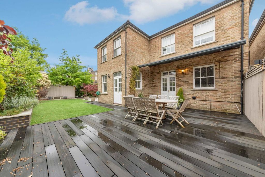 Property photo 2 of 10