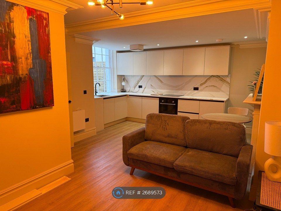 Property photo 3 of 8 Shared Open Plan Living Room