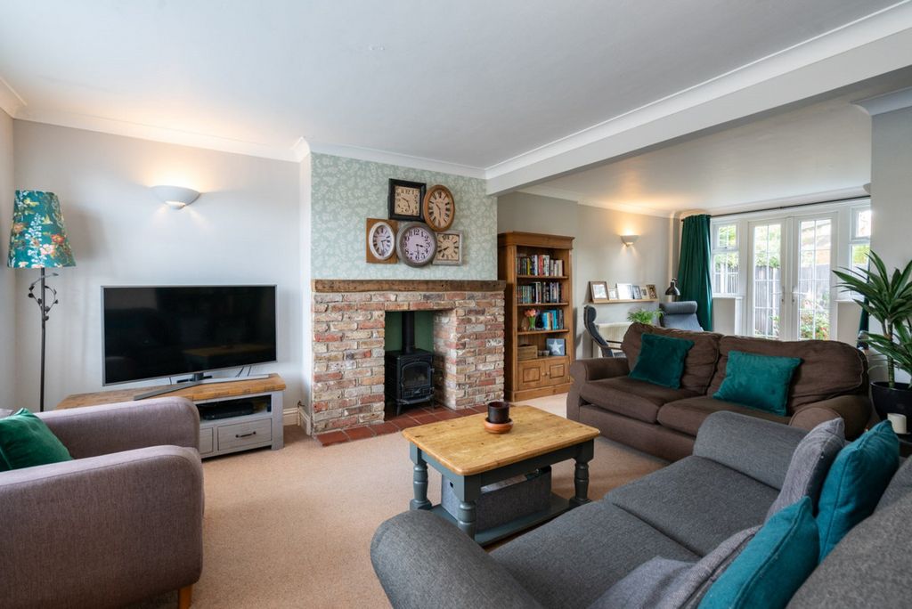 Property photo 3 of 25