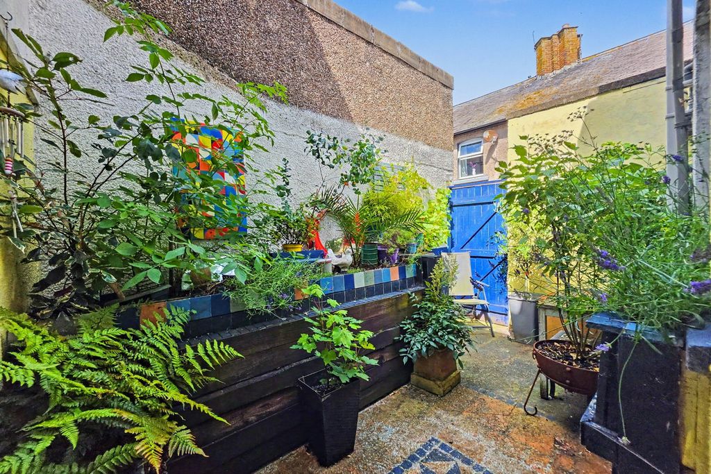 Property photo 3 of 19