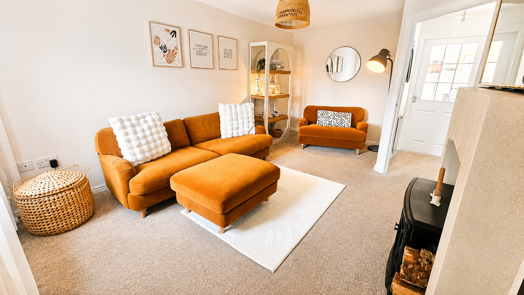 Property photo 1 of 13 Lounge