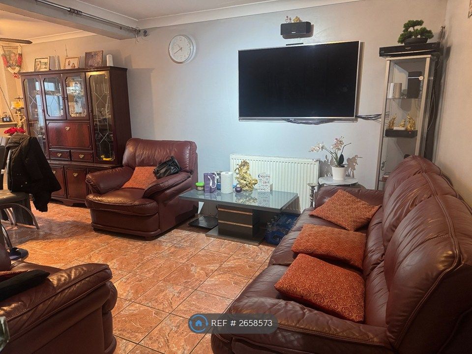 Property photo 3 of 15 Living Room Photo 1