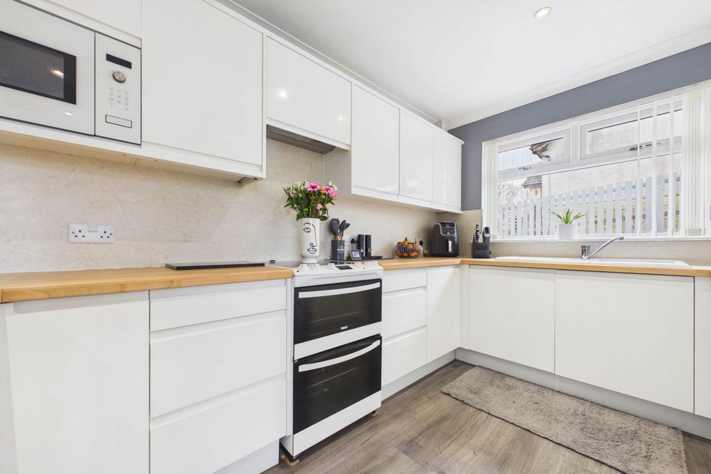 Property photo 2 of 29