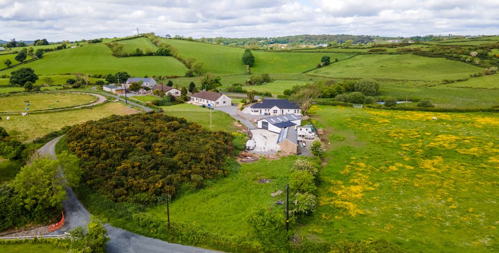 Property photo 1 of 39 0004