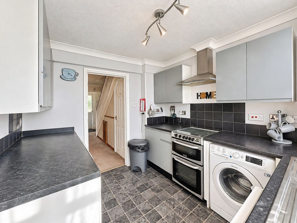 Property photo 2 of 9 Kitchen