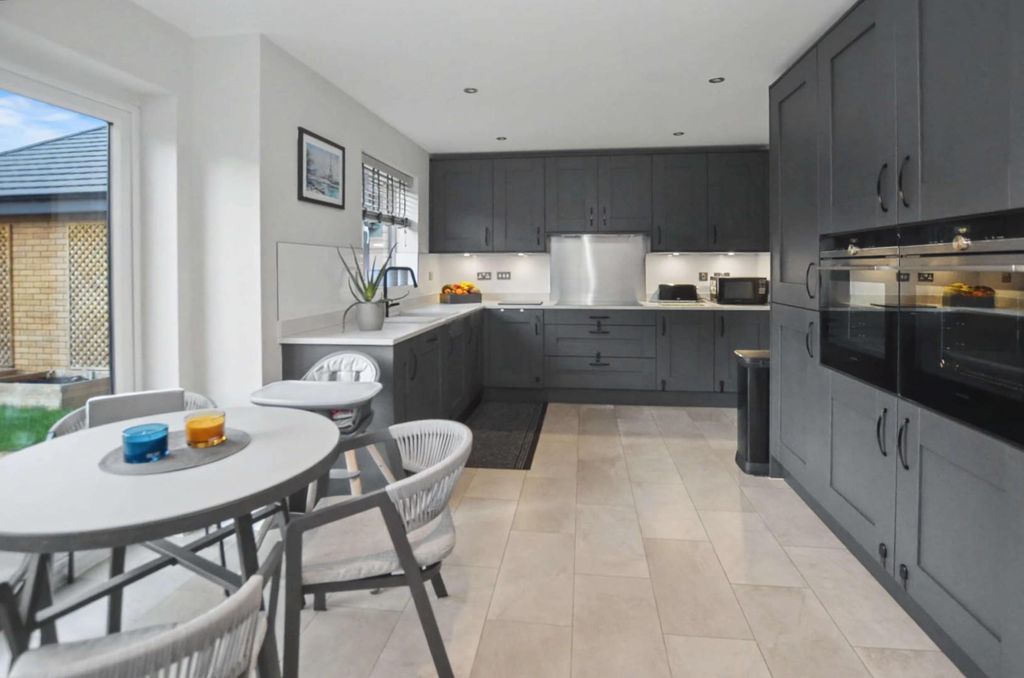 Property photo 2 of 23 Kitchen/Diner