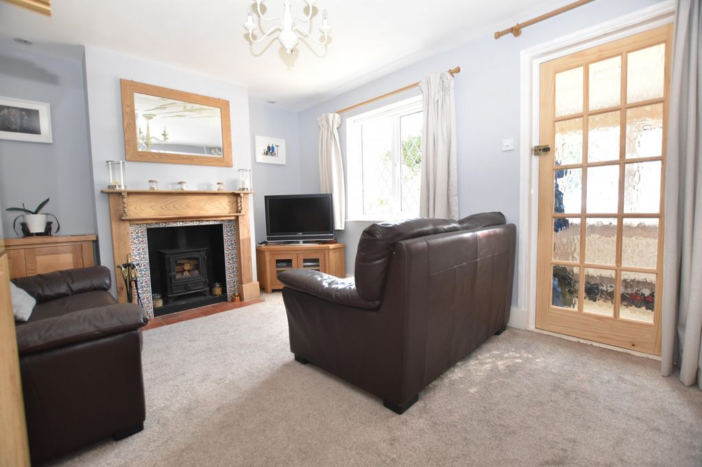 Property photo 3 of 9 *