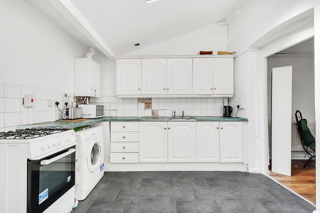 Property photo 2 of 13 Picture No. 11