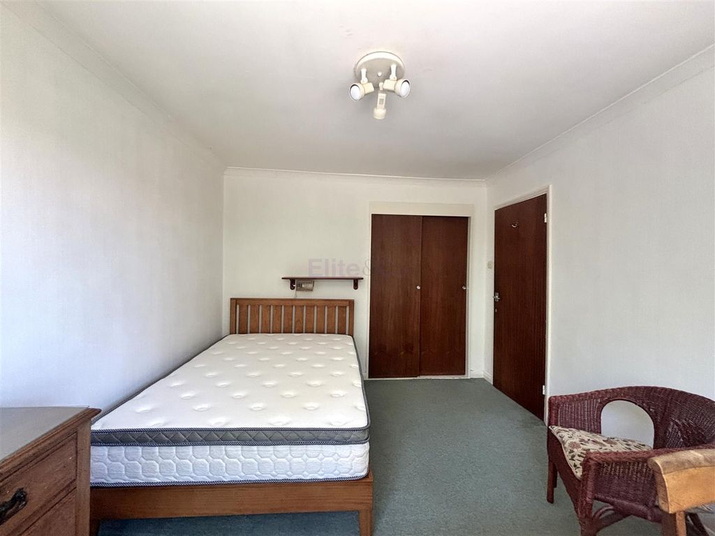 Property photo 3 of 12 Bedroom
