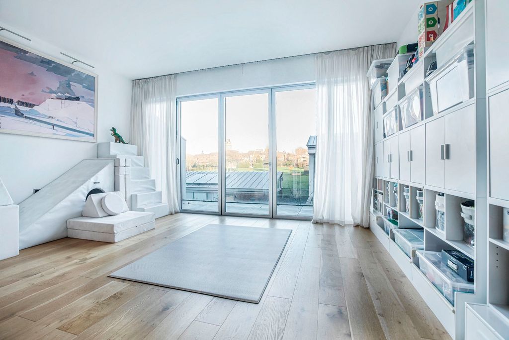 Property photo 3 of 24