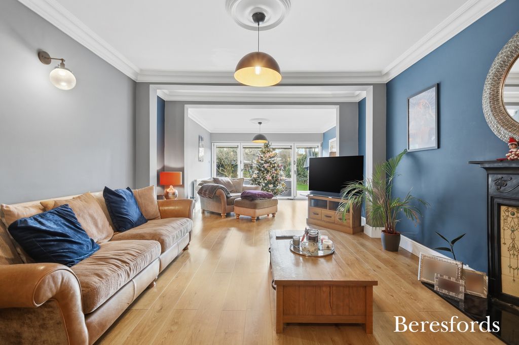 Property photo 2 of 37 Picture No. 25