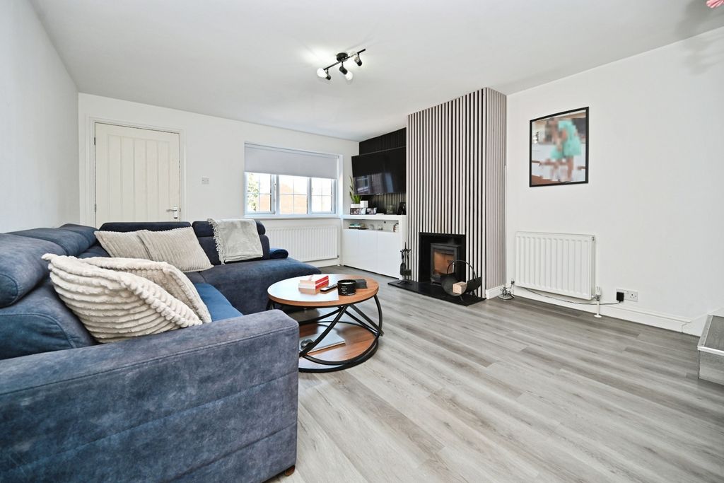 Property photo 2 of 15 Pbox-Img.Jpg