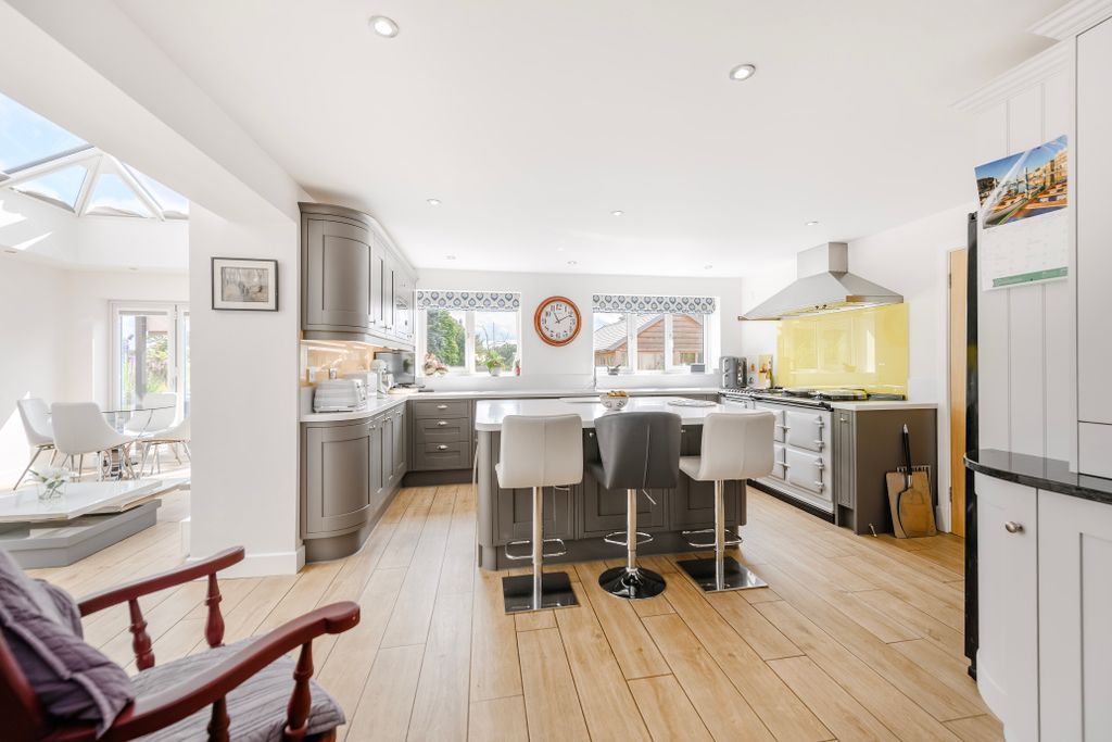 Property photo 3 of 23 Kitchen/Breakfast Room