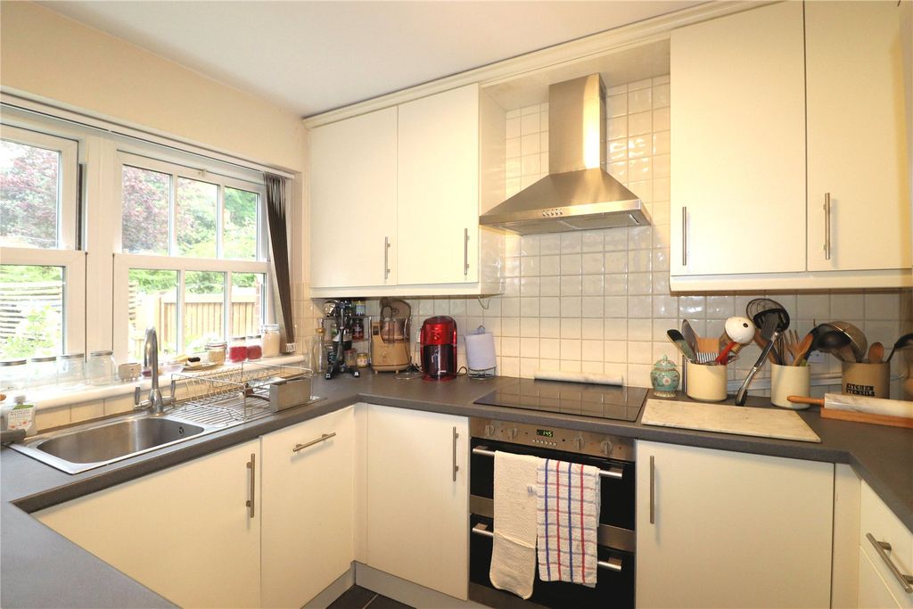 Property photo 2 of 12 Picture No. 14