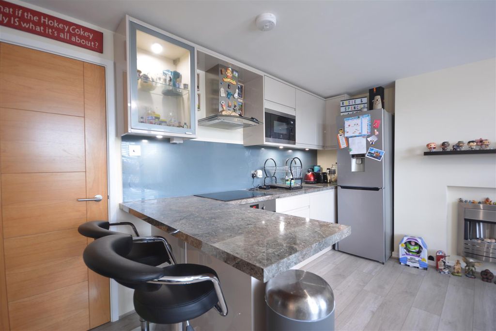 Property photo 2 of 8 Kitchen 3.Jpg