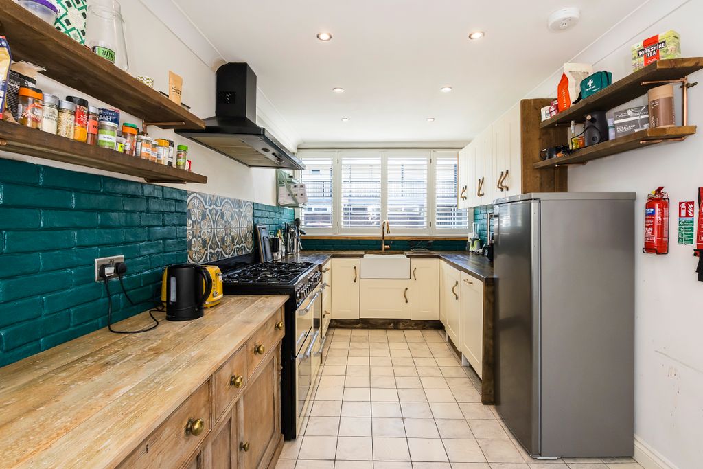 Property photo 3 of 21