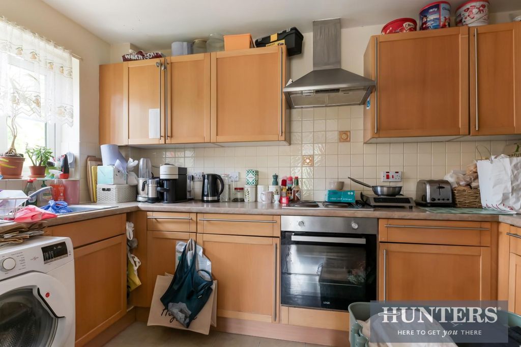 Property photo 3 of 7 Pelham Place 525.Jpg