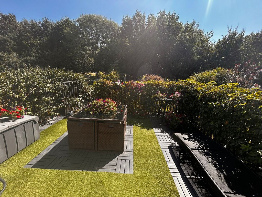 Property photo 2 of 21