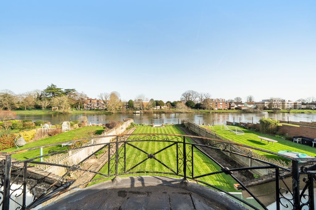 Property photo 2 of 26