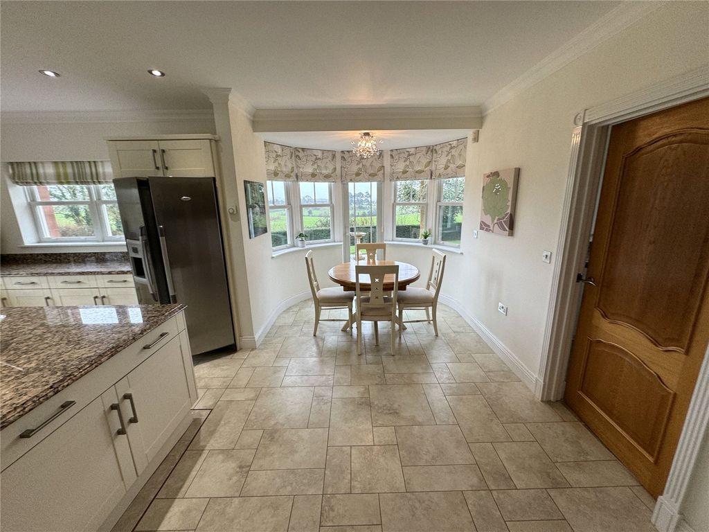 Property photo 3 of 33 Picture No. 25