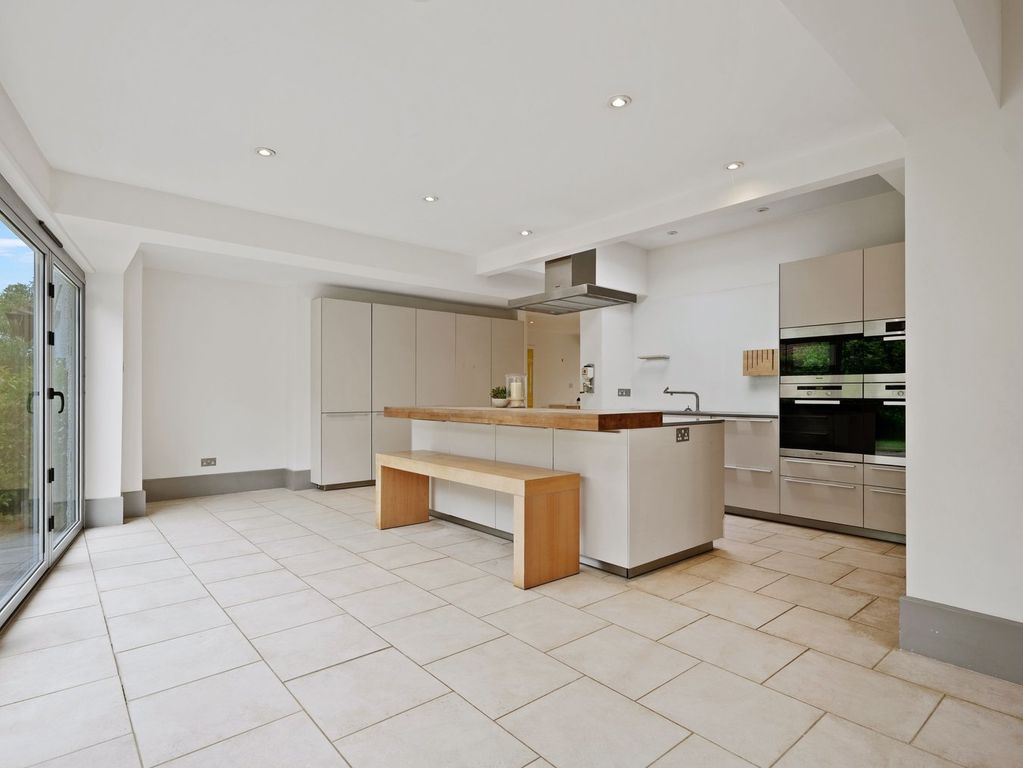 Property photo 2 of 33