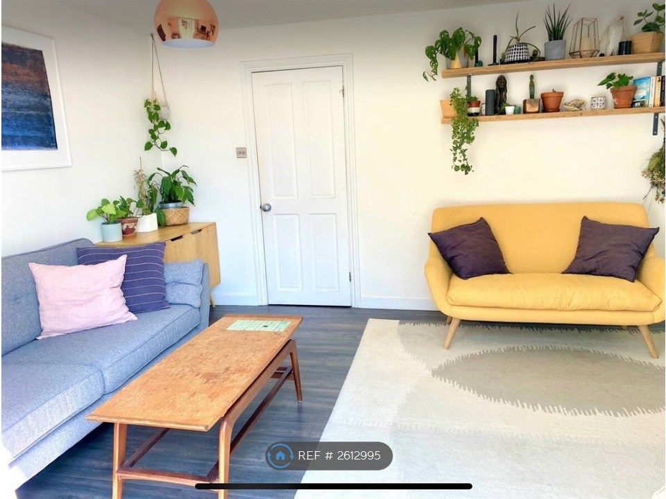 Property photo 2 of 35 Living Room