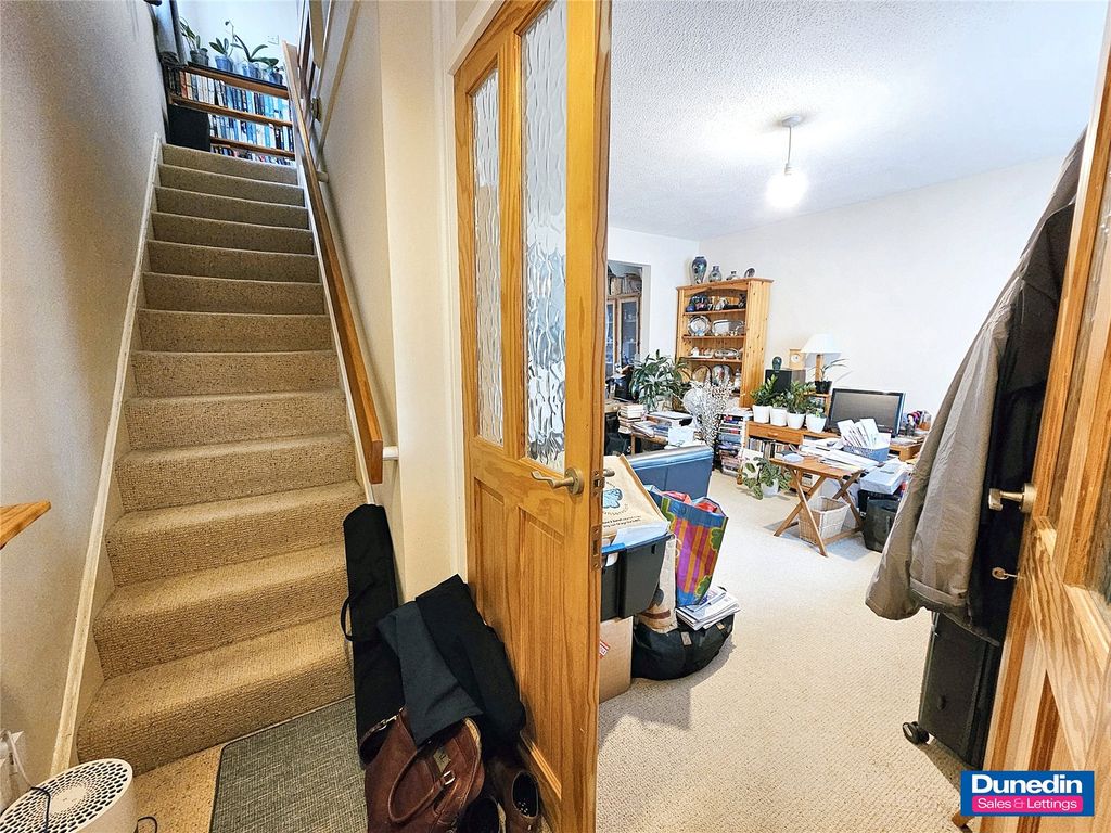 Property photo 2 of 17 Picture No. 11