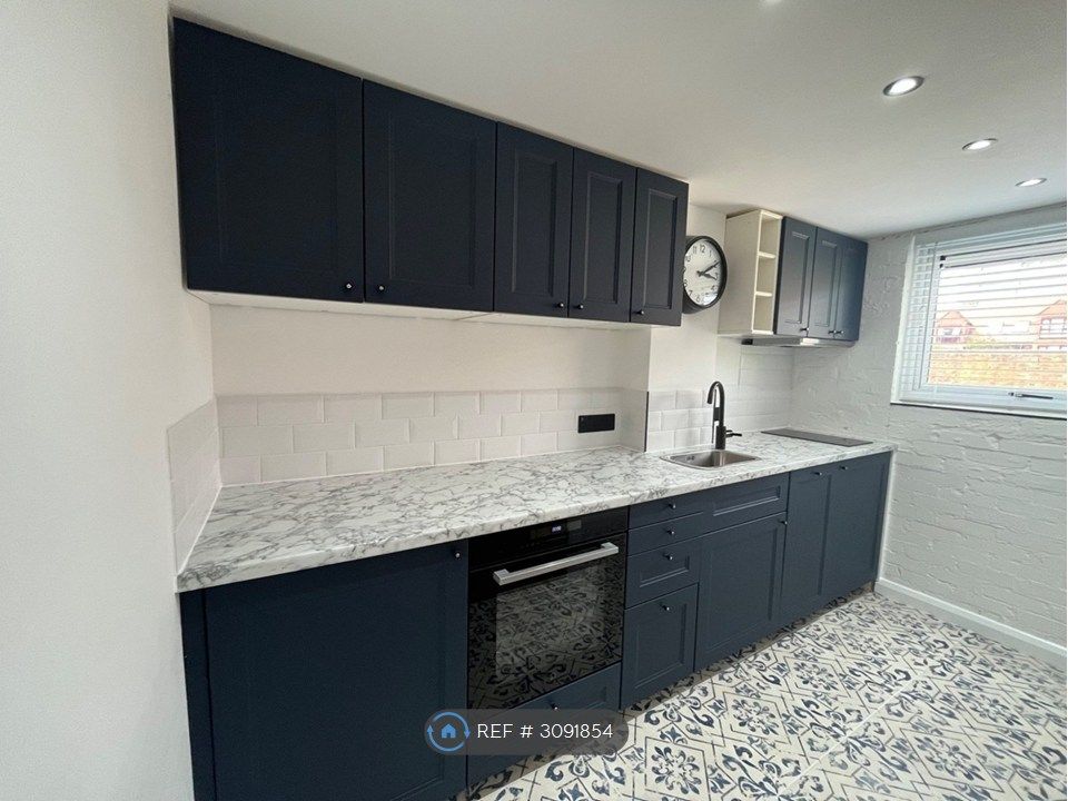 Property photo 1 of 6 Kitchen