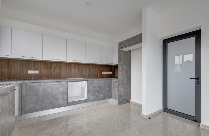 Property photo 3 of 20 Kitchen