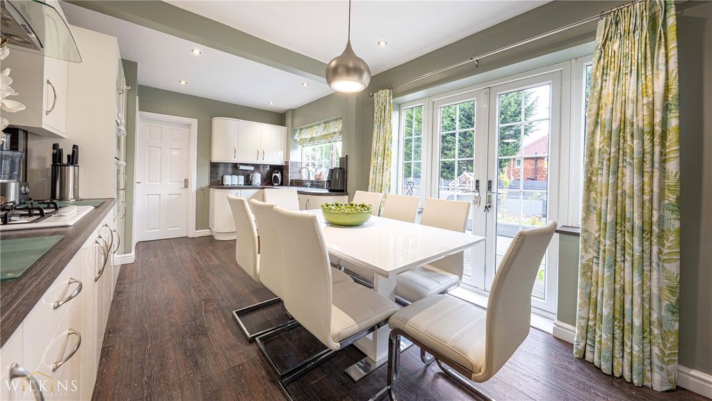 Property photo 3 of 34 Picture No. 11