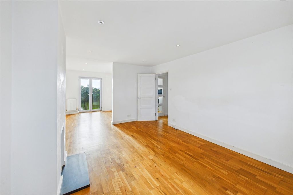 Property photo 3 of 15 Lounge Diner