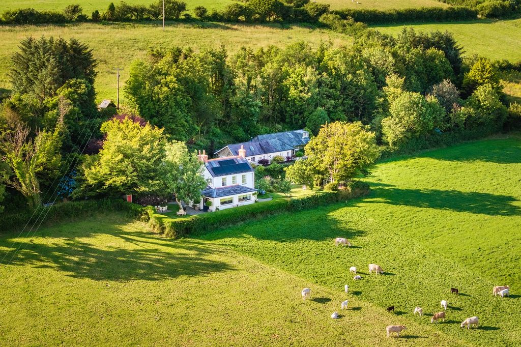 Property photo 1 of 60